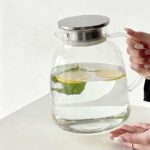 Carafe en Verre Borosilicate Couvercle en Inox – 1.95L